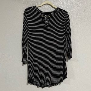 Maurice’s 24/7 black and white striped shirt size small, good condition and soft
